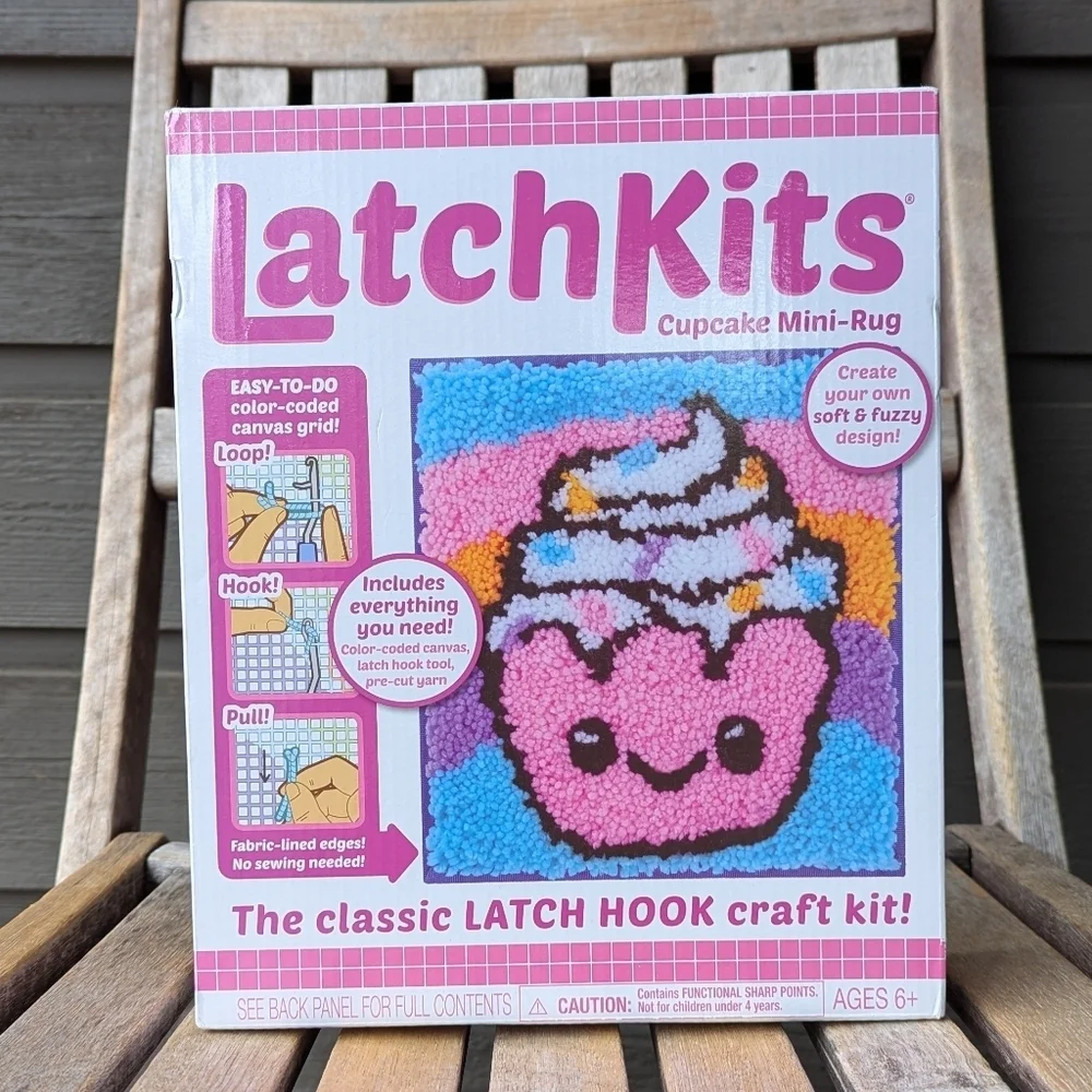 NEW LatchKits Cupcake Mini-Rug Craft Kit Pink Cupcake with Icing Sprinkles #1803